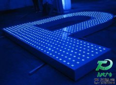 外露沖孔發光字制作特點