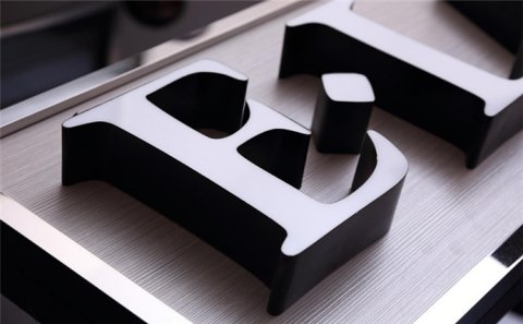 宜興市怎么把發(fā)光字制作的安裝！